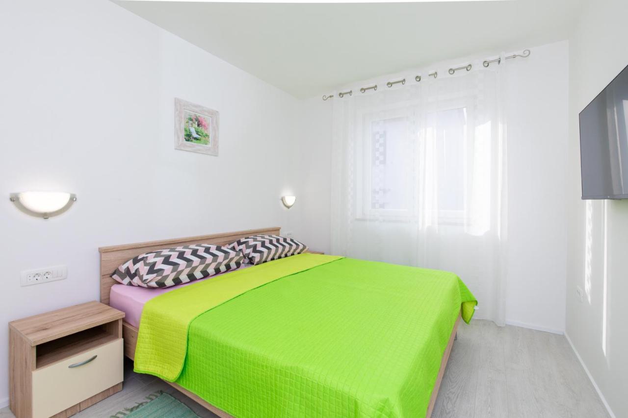 Apartman Ivona Na 1. Katu Malinska Exterior foto