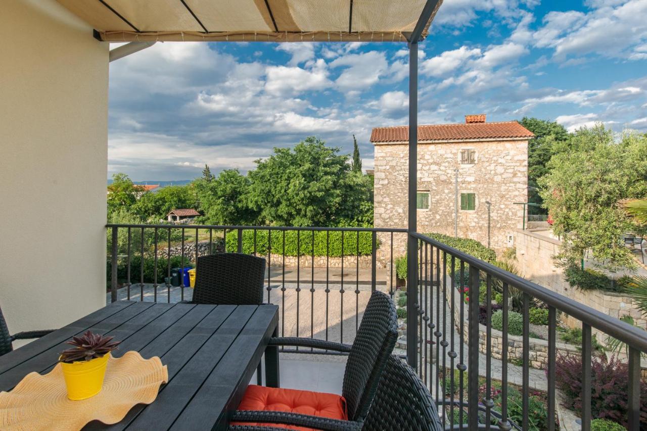 Apartman Ivona Na 1. Katu Malinska Exterior foto