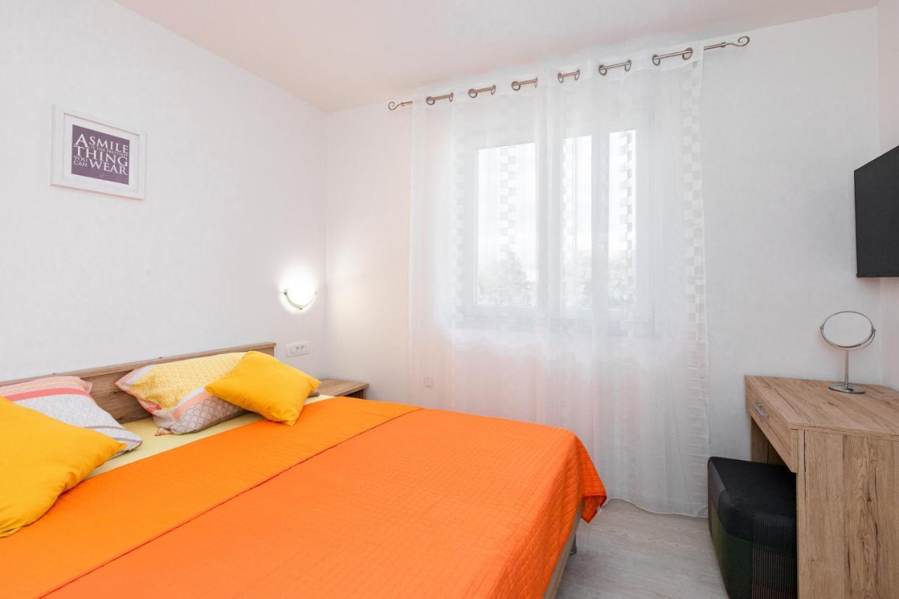 Apartman Ivona Na 1. Katu Malinska Exterior foto